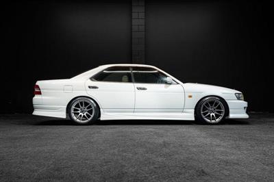 2001 Nissan Laurel - Thumbnail