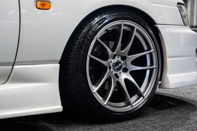 2001 Nissan Laurel - Thumbnail