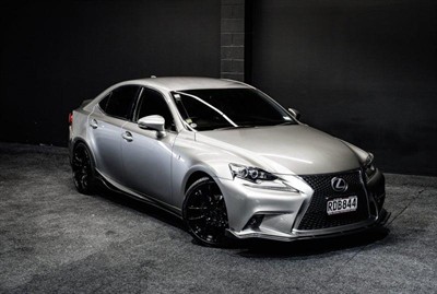 2013 Lexus IS 300h - Thumbnail