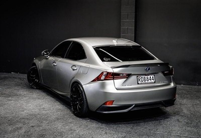 2013 Lexus IS 300h - Thumbnail