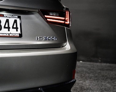 2013 Lexus IS 300h - Thumbnail