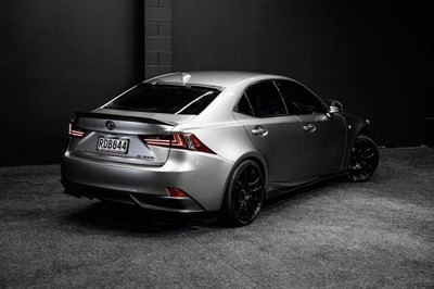 2013 Lexus IS 300h - Thumbnail