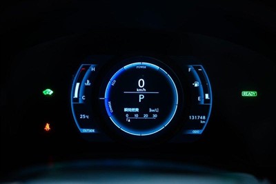 2013 Lexus IS 300h - Thumbnail