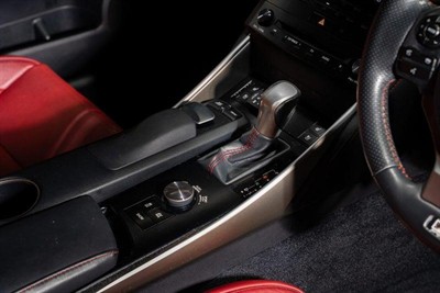 2013 Lexus IS 300h - Thumbnail