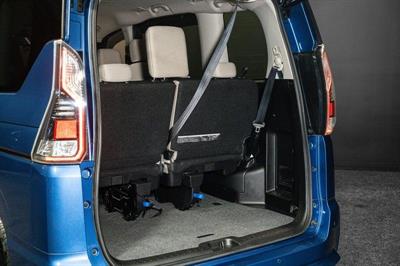 2018 Nissan Serena - Thumbnail