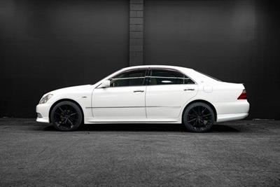 2005 Toyota Crown - Thumbnail