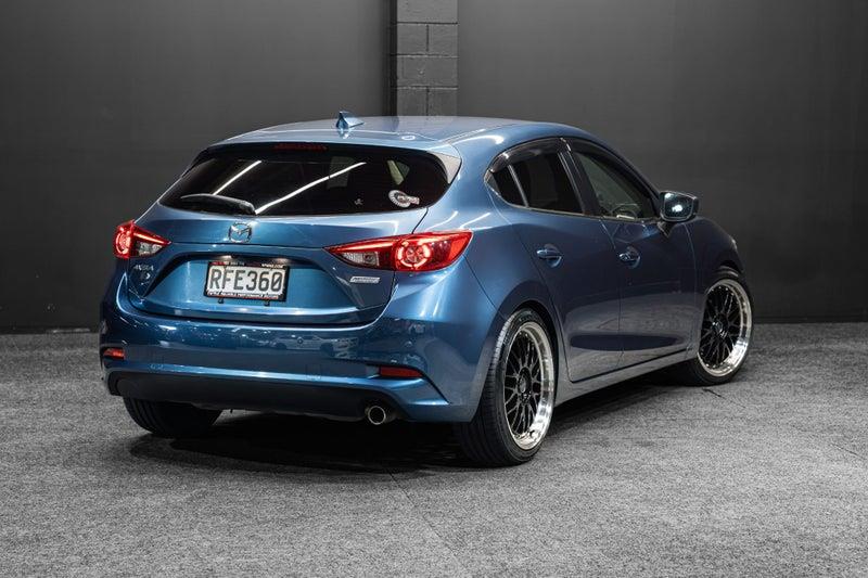 2017 Mazda Axela