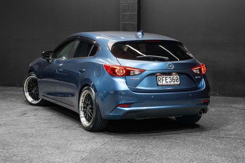 2017 Mazda Axela