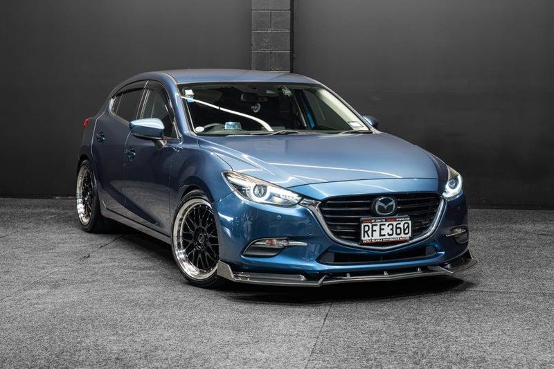 2017 Mazda Axela